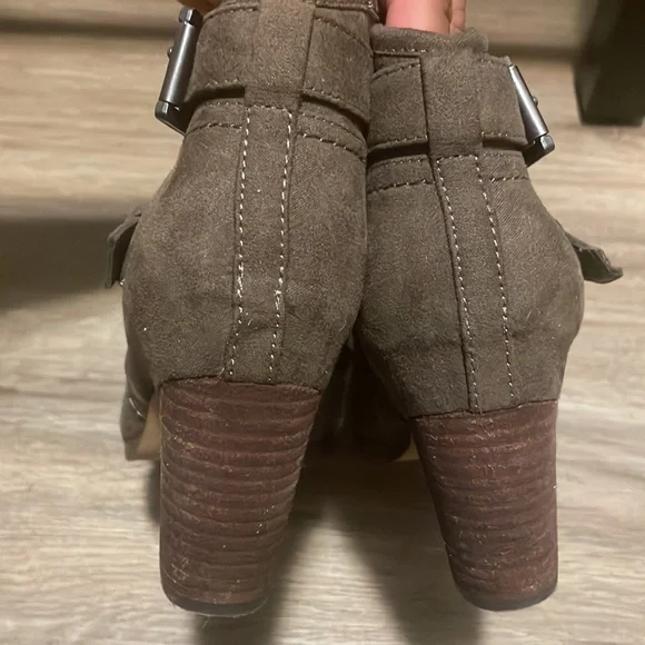 Olive green boots - Picture 2 of 4